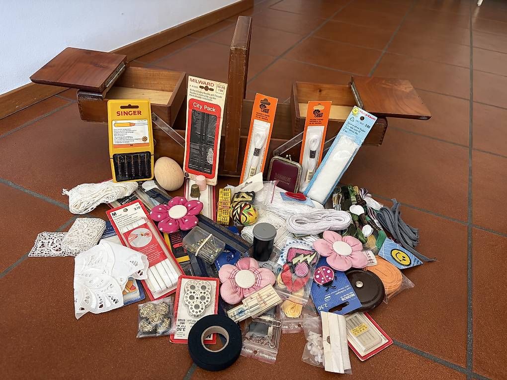 Alle Werkzeuge: Scatola da Cucito e merceria  – Gebraucht aus Cureglia von Alevintage74