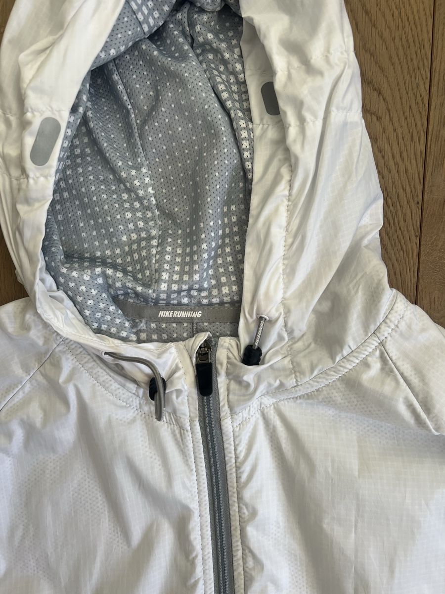 Nike Giacche: Nike Laufjacke Grösse S – Usato da Olten venduto da isabelschmid 1