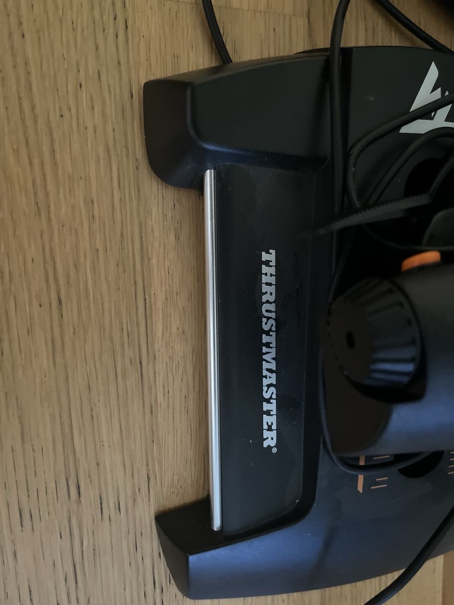 Thrustmaster Manettes: Joystick Thrustmaster+throttle+pedals – Neuf (Voir description) à St-Légier-Chiésaz par solias 1