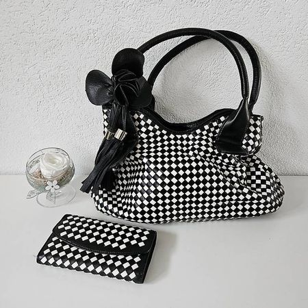 Schwarz-weiss karrierte Tasche mit Portemonnaie