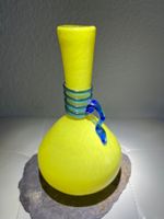 Murano-Vase gelb mit kobaltblauem Spiralhals 1980