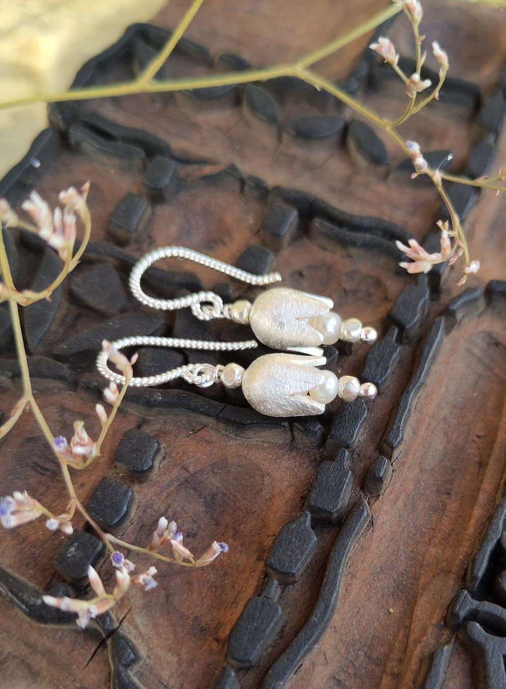 Ohrringe & -stecker: Ohrhänger Silberblüte – Neu und originalverpackt aus Lauperswil von Naturhandwerk