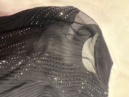 Alice" noir – Col montant & Décolleté mesh à strass