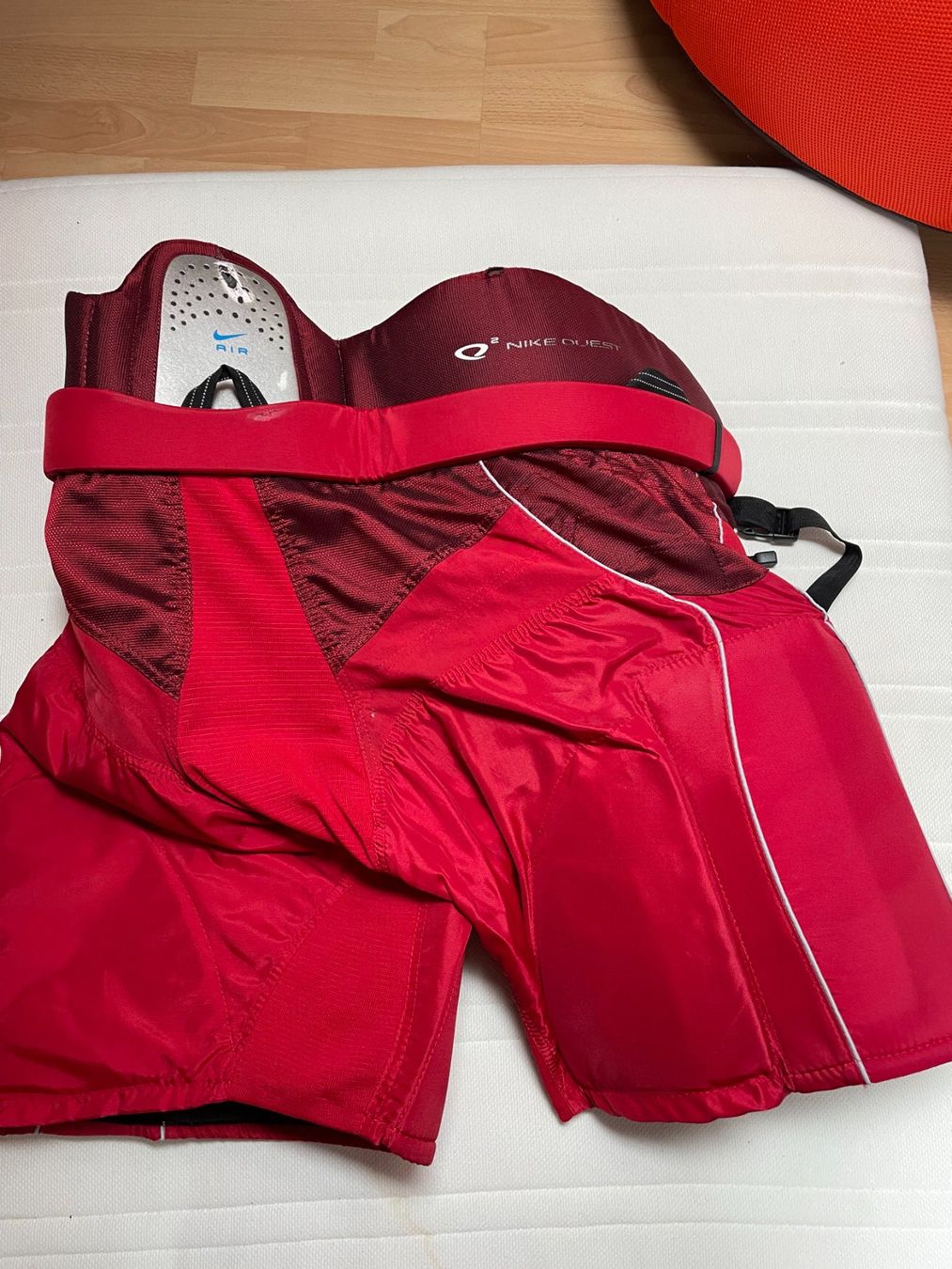 Pantaloni: Nike Quest Eishockeyhose GR XL SR – Usato da Kreuzlingen venduto da deGriGri 1
