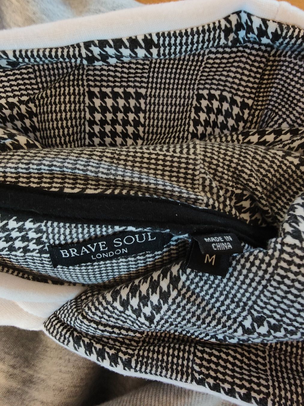 Maglioni & Felpe: Hoodie Kapuzenpullover  schön flauschig Grösse M – Usato da Davos Platz venduto da jon_2b56 4