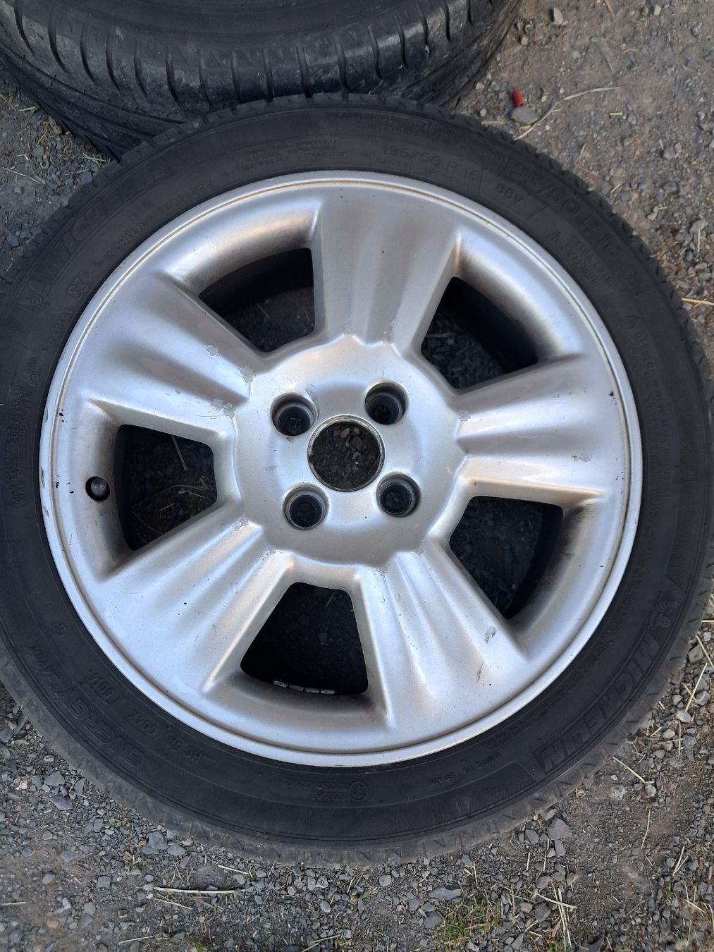 Pneumatici & Ruote complete: 4 Original Alufelgen zu Renault Megane  – Usato da Wichtrach venduto da Crevo 1