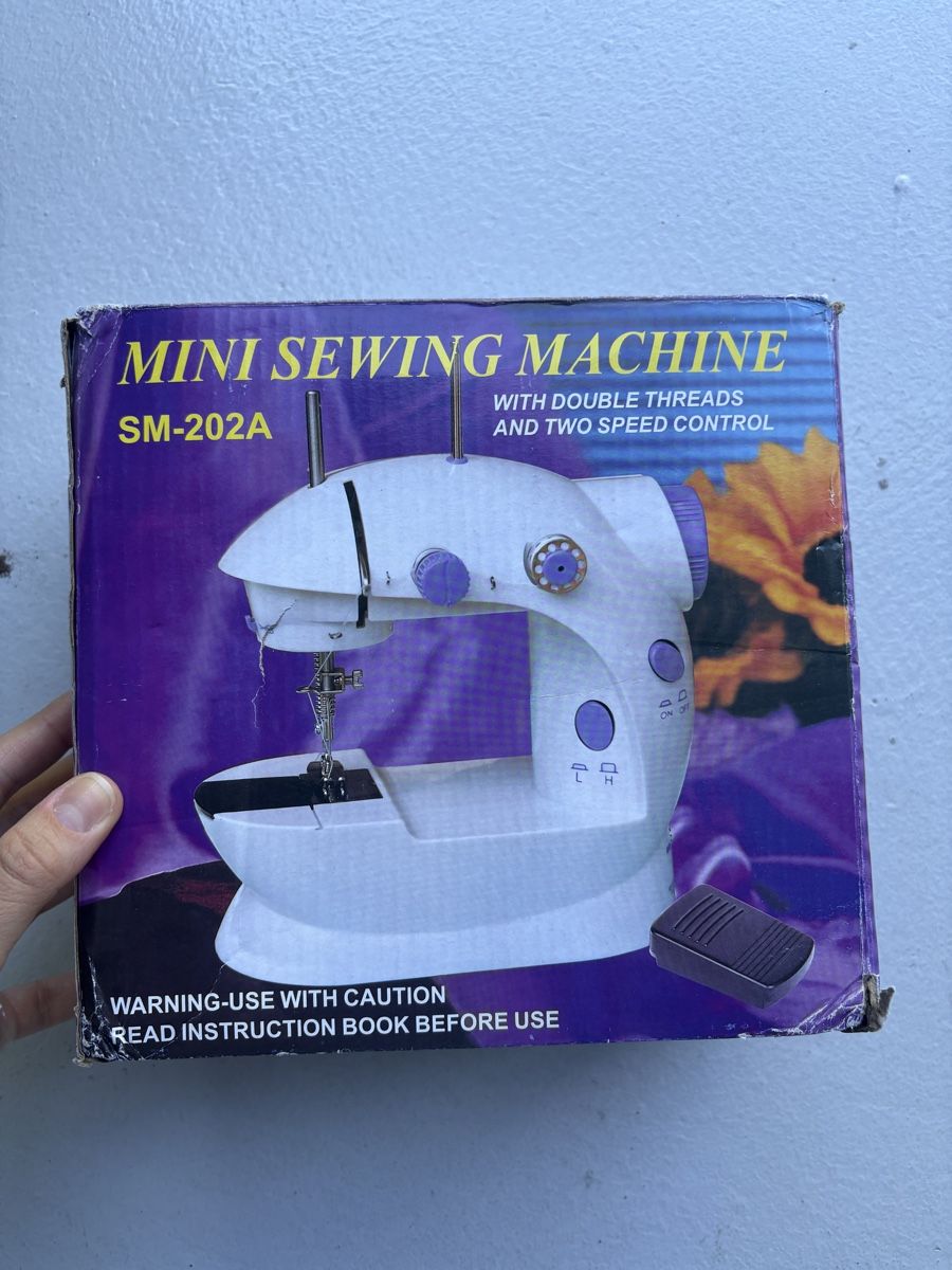 Nähmaschinen: Portable Mini Sewing Machine – Neu (gemäss Beschreibung) aus Nyon von My_wardrobe