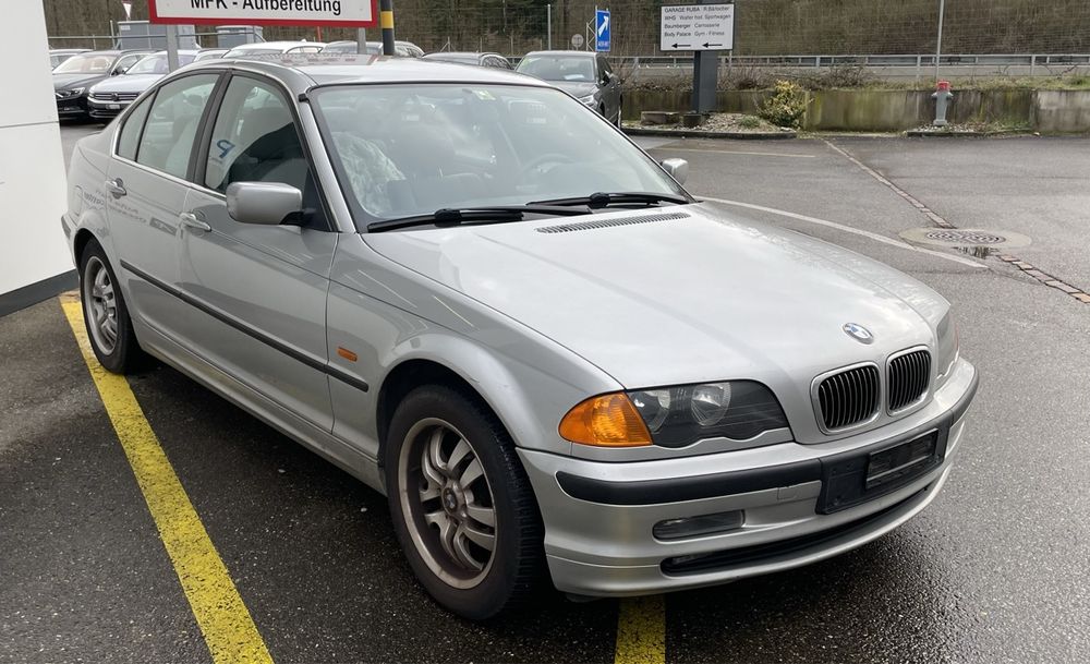 BMW 320i Limousine