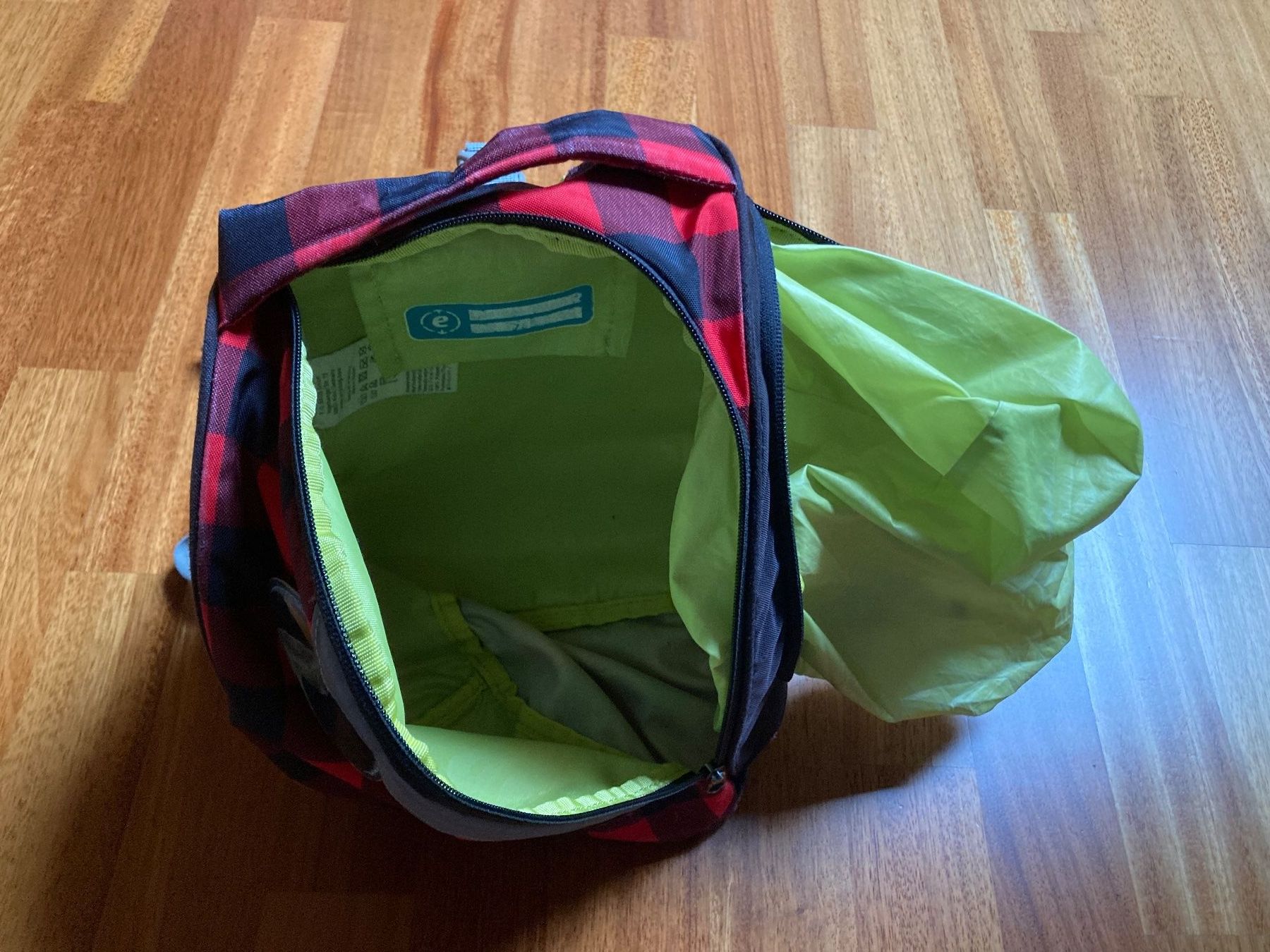 Ergobag Borse & Zaini: Ergobag Schulranzen mit Regenschutz und Turnsack – Usato da Benglen venduto da fla_5n7c 7