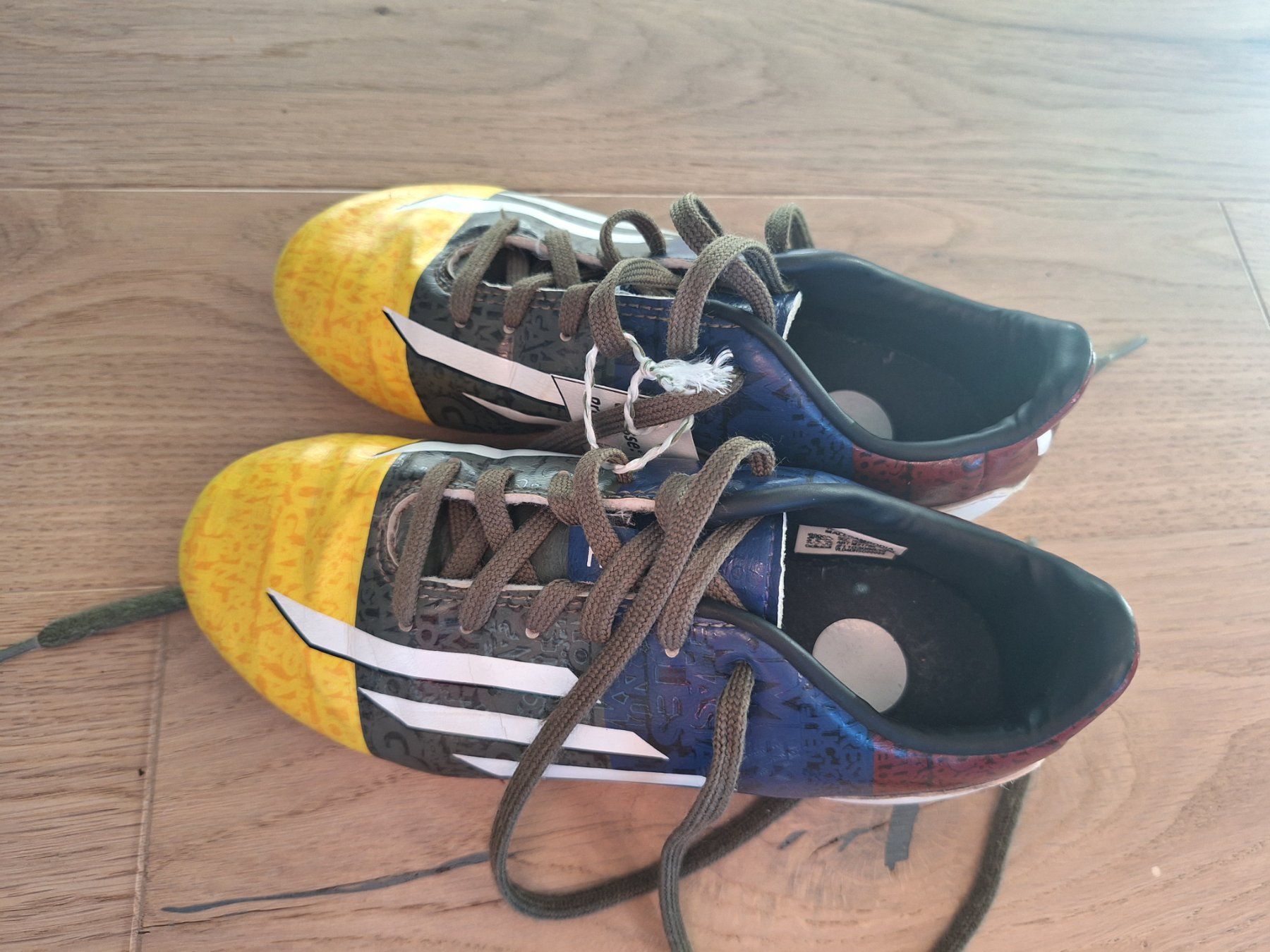 Adidas Schuhe für Jungen: Fussballschuhe Kinder, Adidas 32 – Gebraucht aus Oberwil b. Zug von hei_2dh5 1