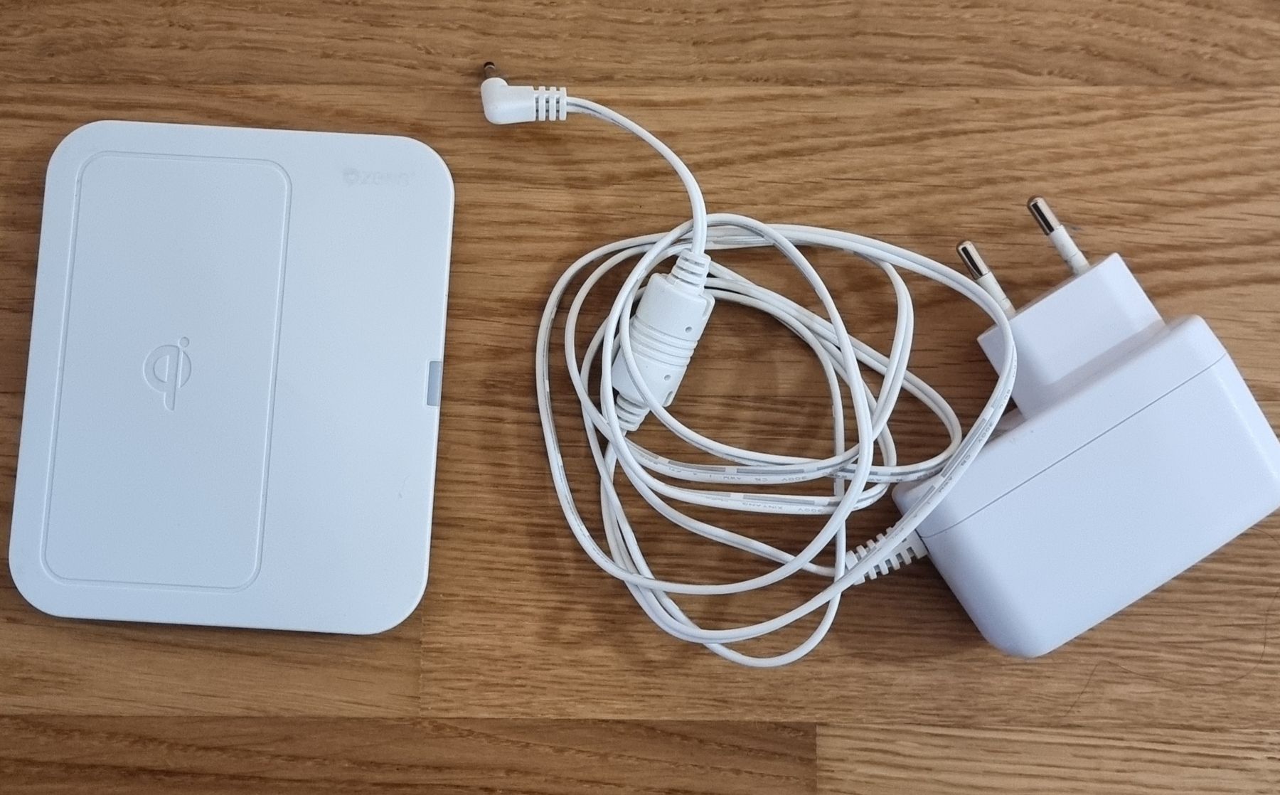 Caricabatterie: Zens Caricatore Wireless ZESC02W00 – Usato da Altdorf UR venduto da Adeleiro