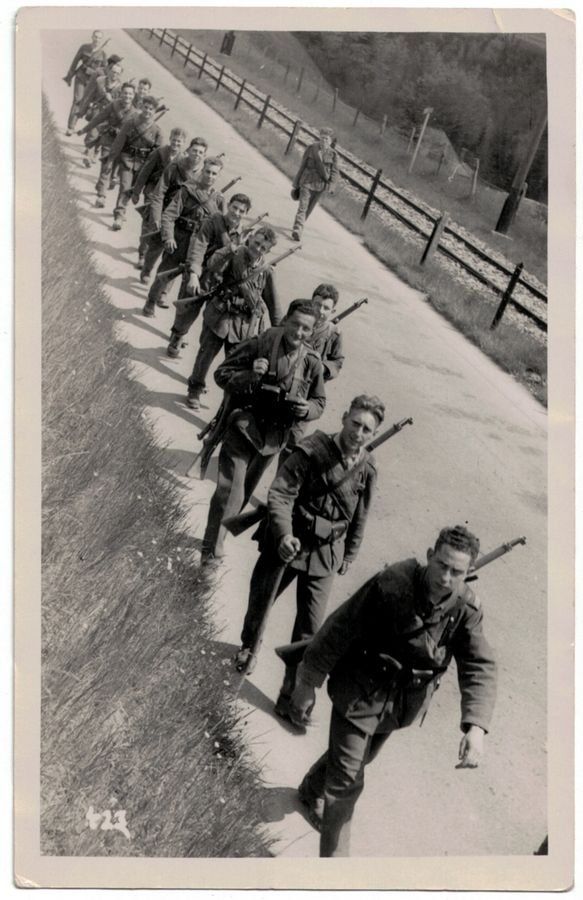 Cartoline postali: Caserne de Lausanne, soldats marchent – Usato da Frauenfeld venduto da POML