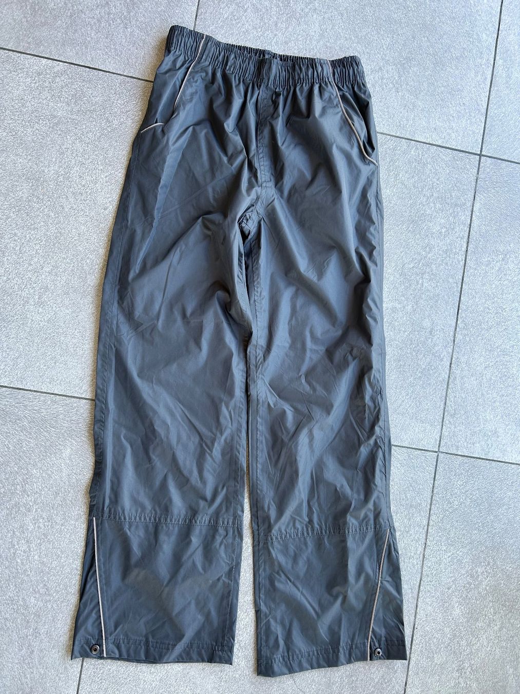 Pantaloni: Regenhose Gr 146 / 152  grau – Usato da Arbedo venduto da nadia1973