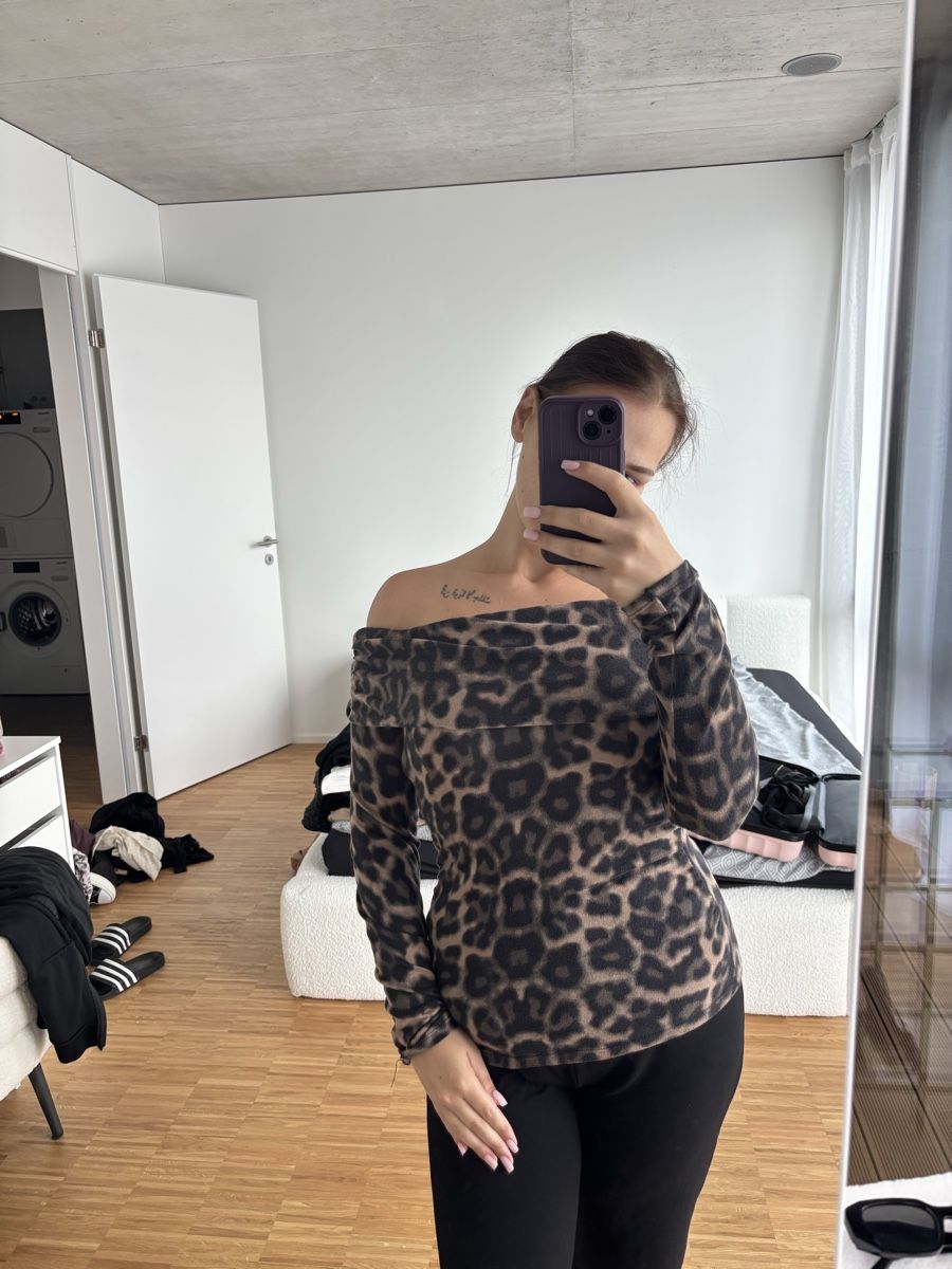 Maglioni & Felpe: Leo Langarmshirt schulterfrei – Usato da Rudolfstetten venduto da alisa99
