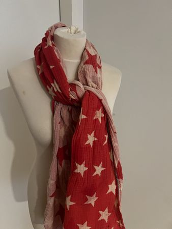 Roter Schal mit Sternenmuster - 2 seitig