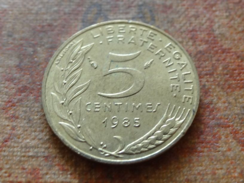 Tutti le monete: FRANCE  5 Centimes  1985 – Usato da Romanel-sur-Lausanne venduto da Swift13