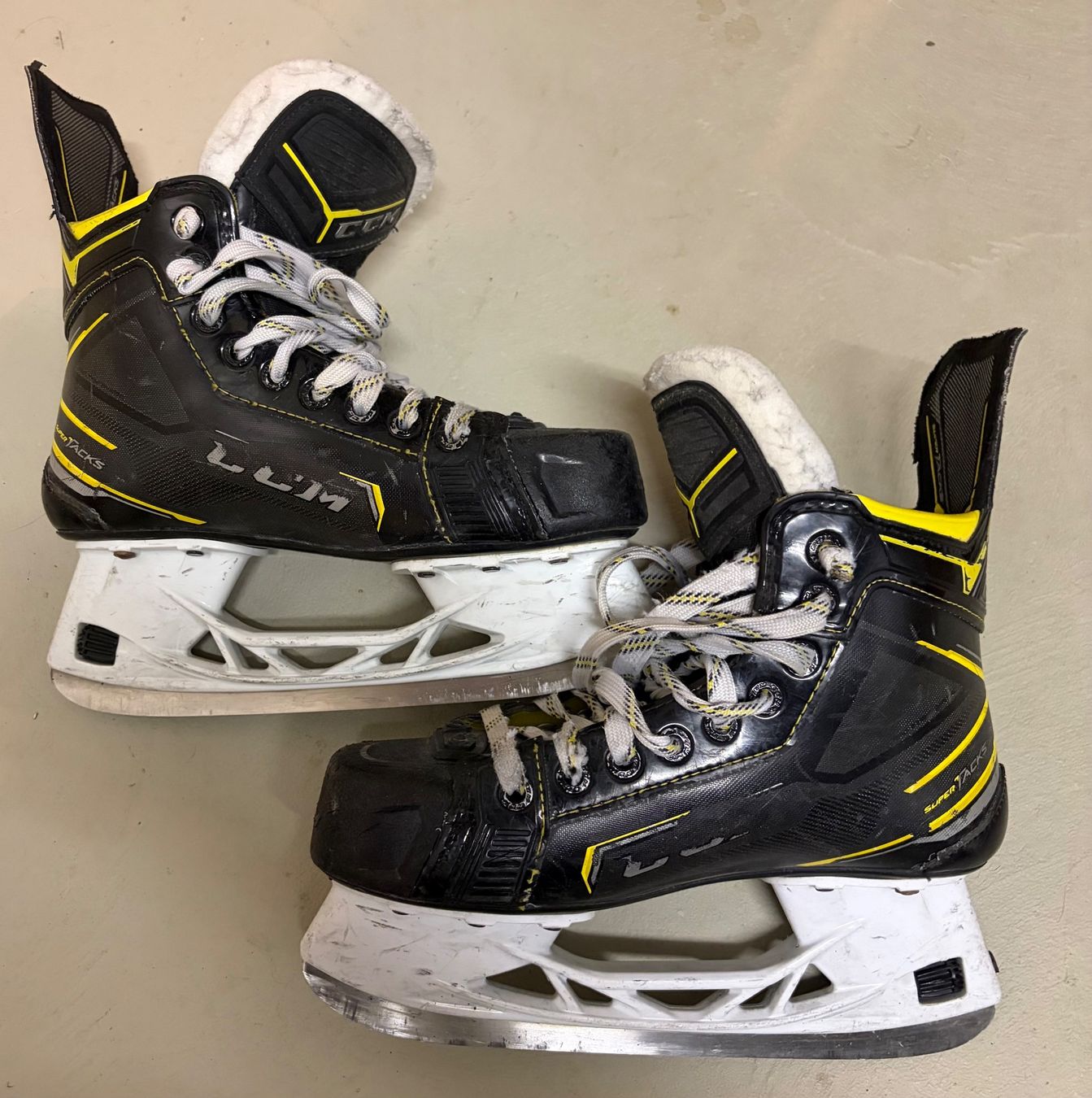 Ccm Pattini da ghiaccio: CCM Super Tacks 9380 Eishockeyschlittschuhe SpeedBlade XS – Usato da Egnach venduto da Ello77 1
