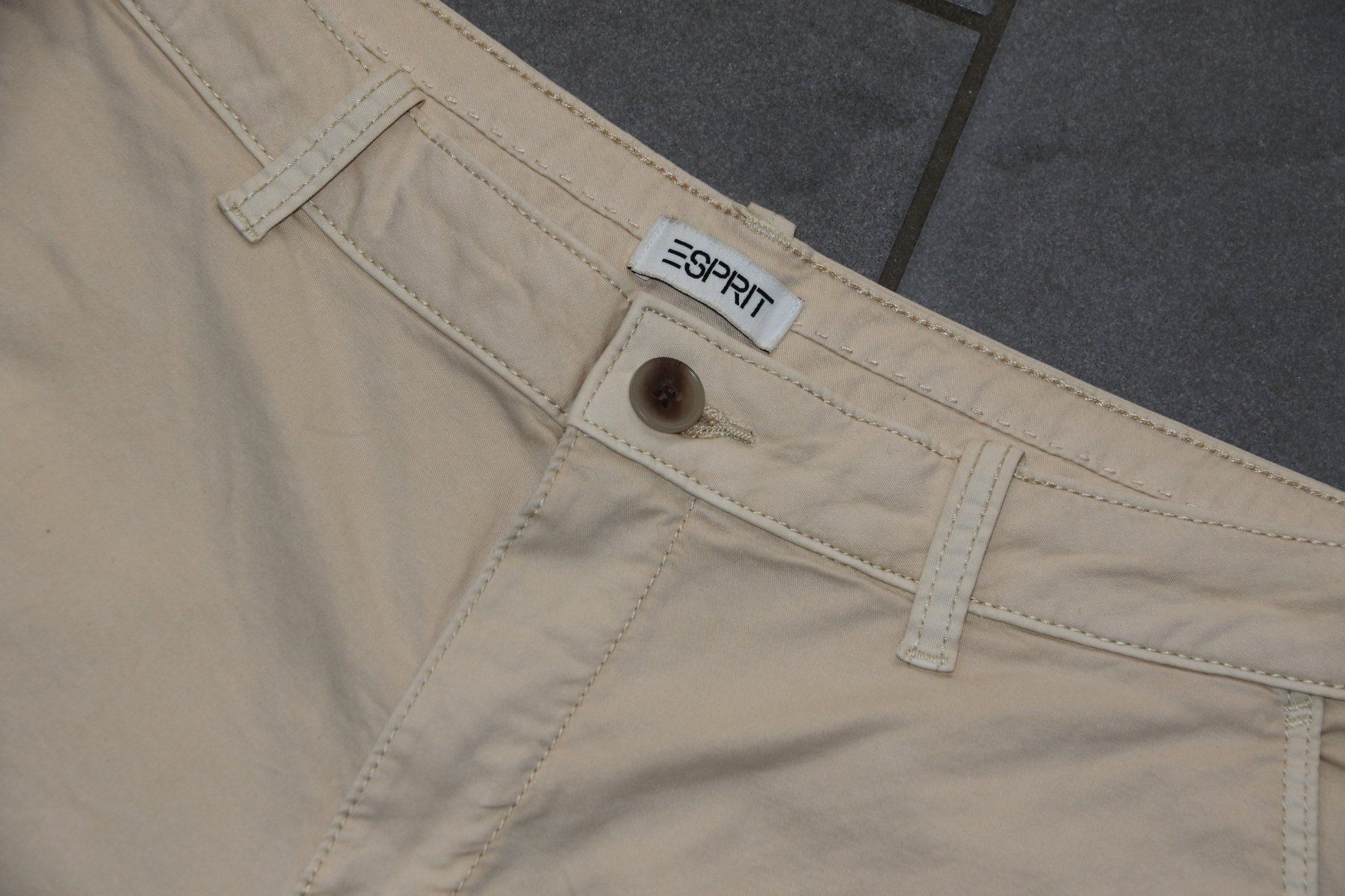 Esprit Pantaloni: Tolle Schorts von ESPRIT Gr.38 – Usato da Oberwil-Lieli venduto da Svetlana28 5