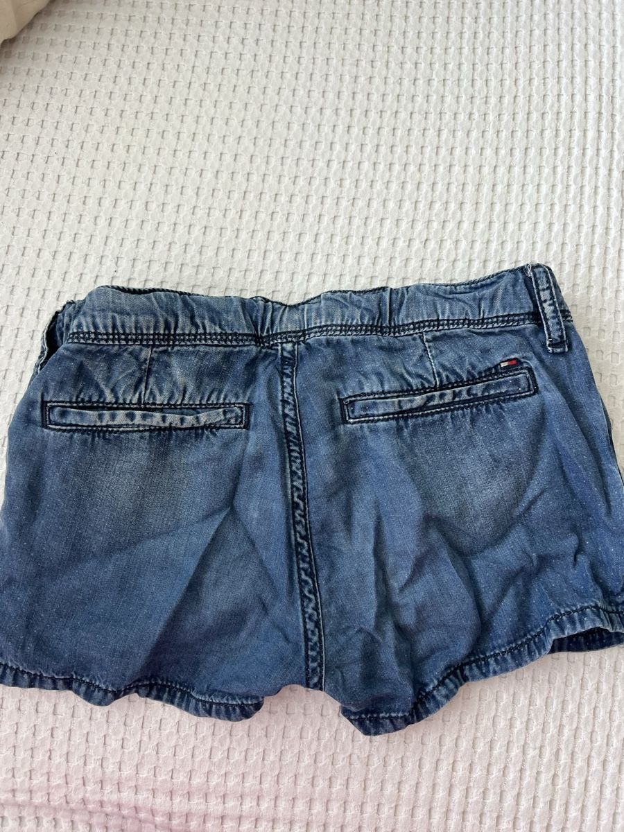 Tommy Hilfiger Pantaloni: TOMMY HILFIGER JEANSSHORTS 128 – Usato da Basel venduto da theo-g77 4