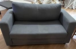 Graues Schlafsofa in sehr gutem Zustand