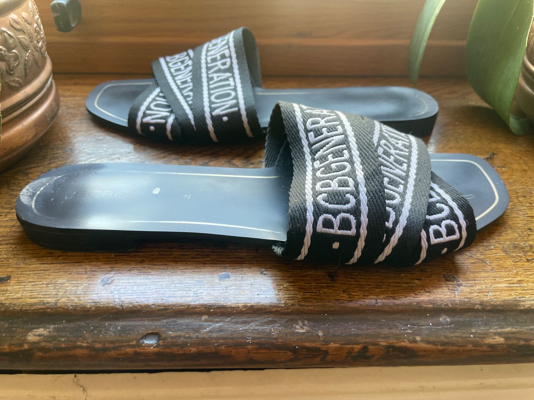 Chaussures femmes: BCBGeneration flat summer sandals (38) – D'occasion à Genève par lailas_things 3