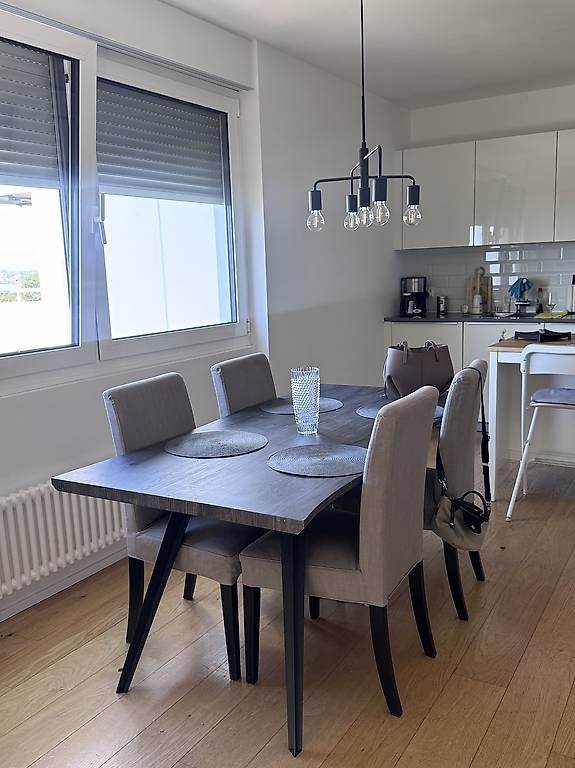 Tischset: Table + 4 chaises + lampe + ampoules – Gebraucht aus Lausanne von bak_px82