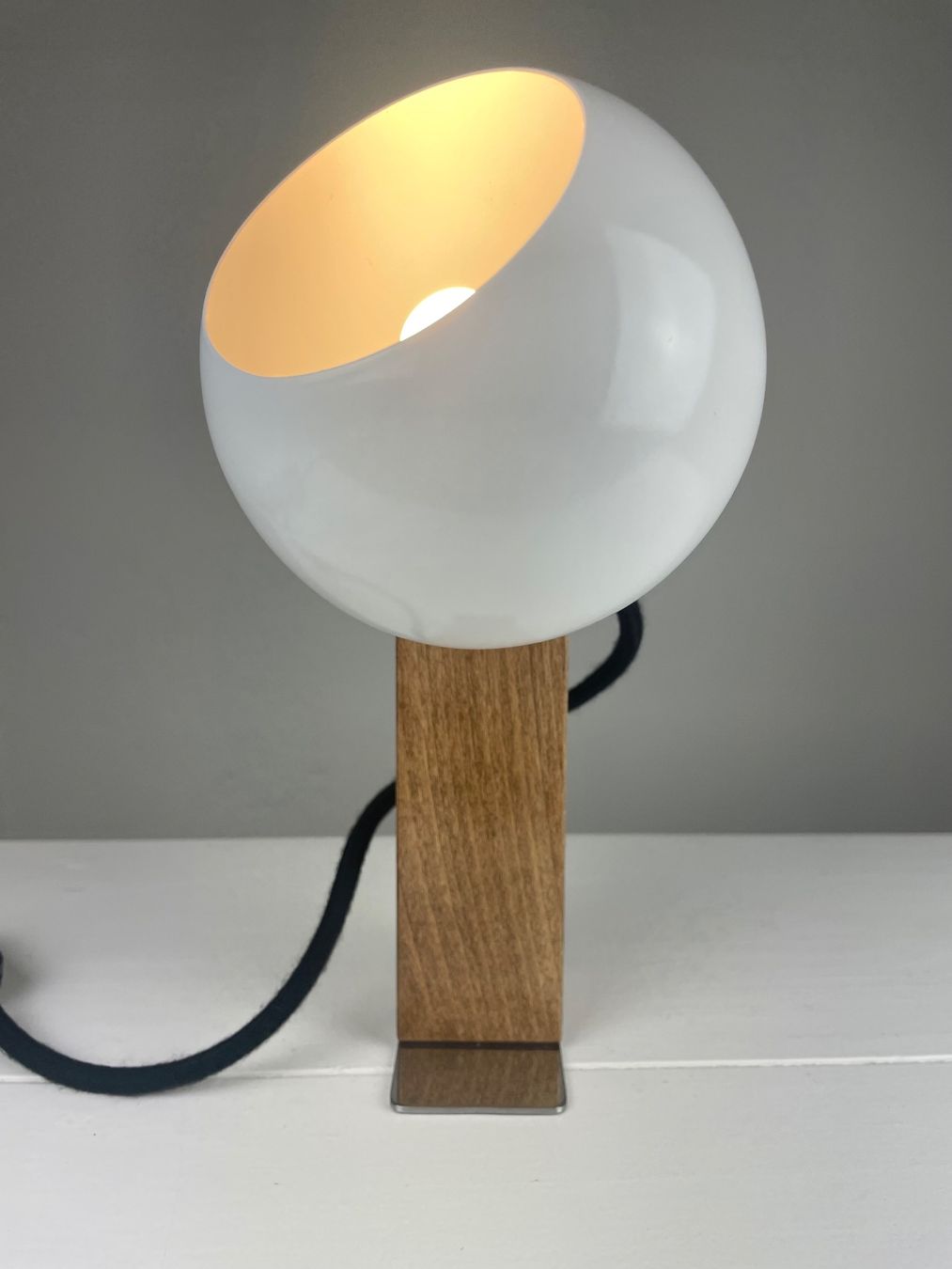 Lampade: Magnetic Eyeball Table Lamp – Usato da Genthod venduto da lightyear63 4