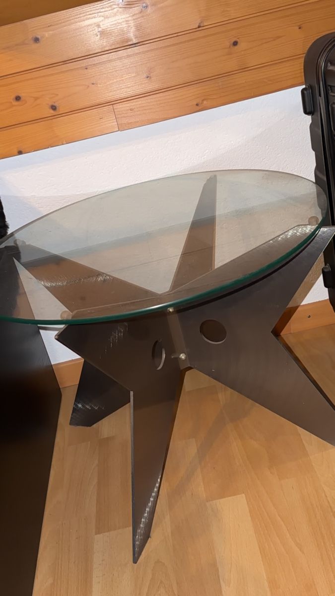 Tavoli: Moderner Design-Couchtisch mit Glasplatte – Usato da Boswil venduto da .josch129.