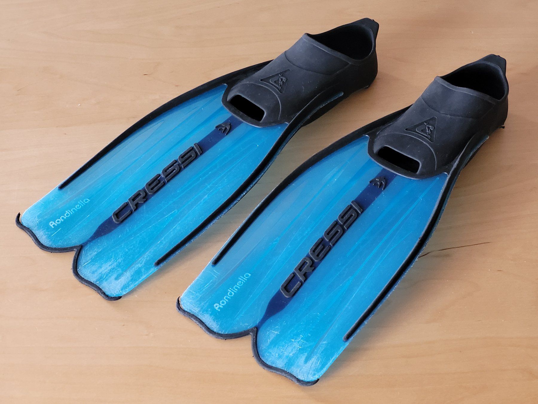 Pinne, Maschere & Boccagli: Flossen hellblau Grösse 31-32 (size 12-13) – Usato da Wiesendangen venduto da samoalk