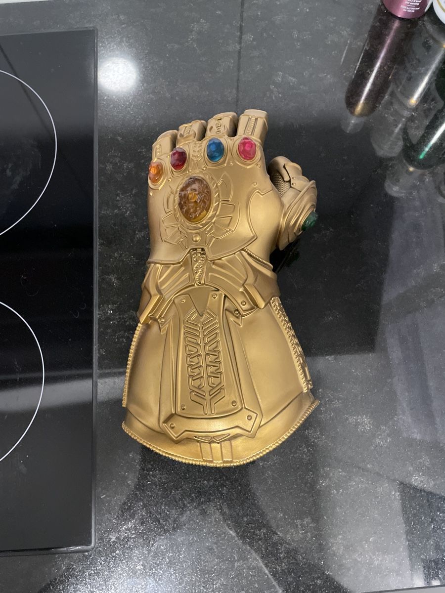 Marvel Statuette: MARVEL Thanos Infinity Handschuh LED leuchtend – Nuovo (secondo la descrizione) da Grenchen venduto da Leonardo29 2