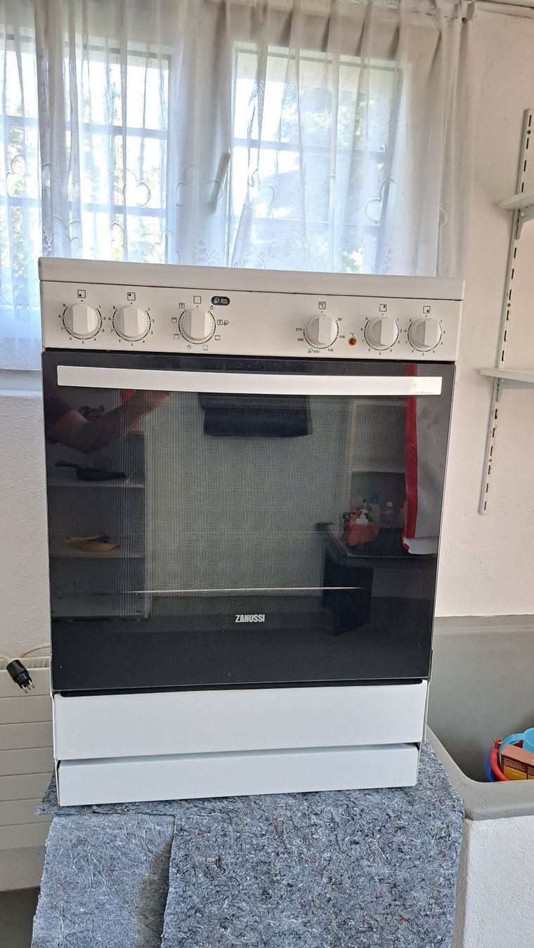 Cucine: Herd mit Glaskeramik Kochfeld Zanussi gebraucht – Usato da hagneck venduto da asur