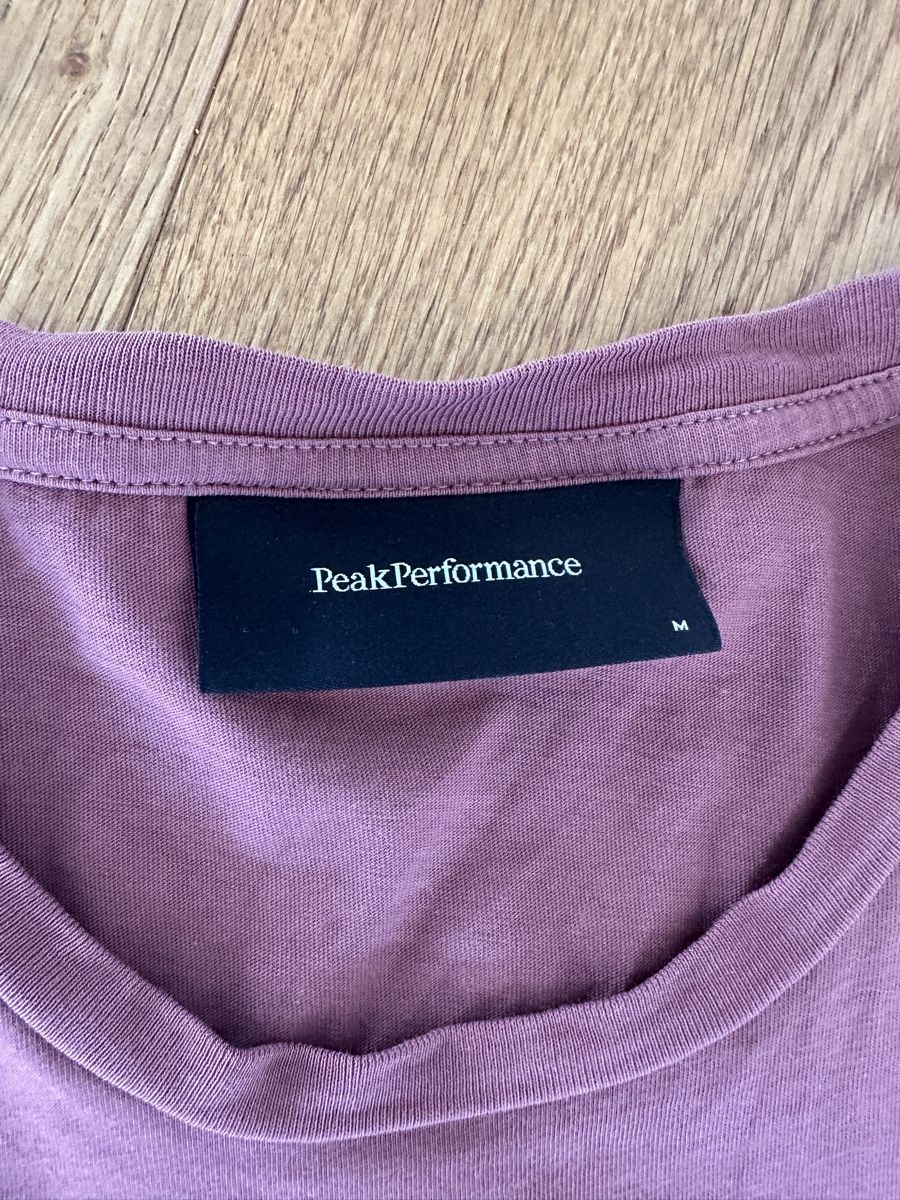 Peak Performance T-Shirts: Peak Performance Damen TShirt – Gebraucht aus Brütten von Estuenggi 1