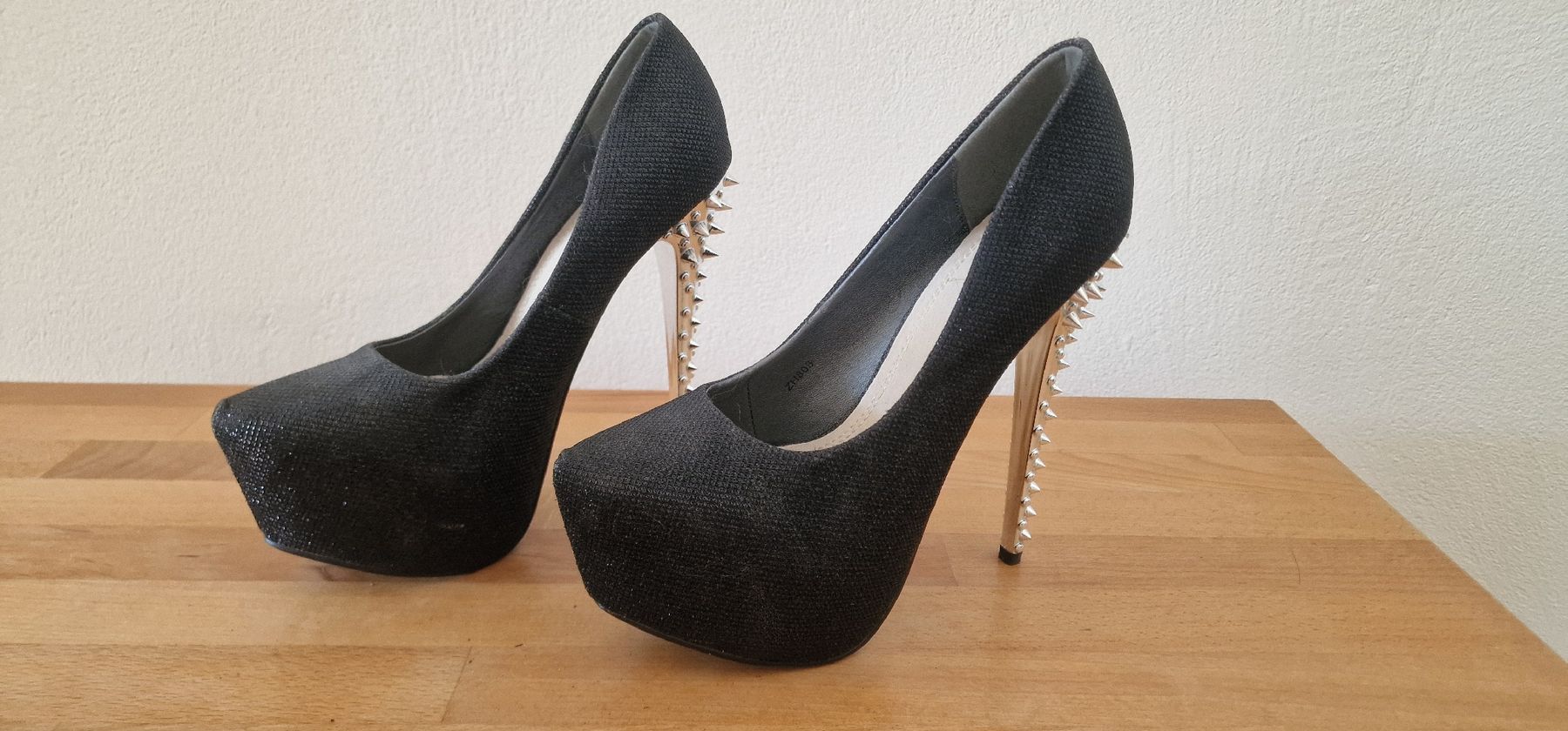 Scarpe da donna: Mega High Heels Gr. 40 - neu – Nuovo e nell'imballaggio originale da Trachslau venduto da PilatusStern 1