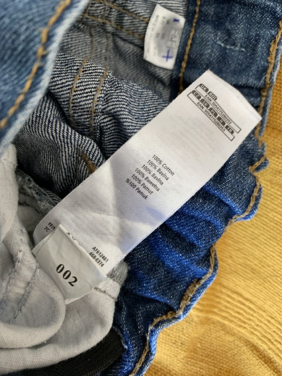 Pantaloni: Kurze Hose 122, Jeans Shorts – Usato da Winterthur venduto da Samu-V 2
