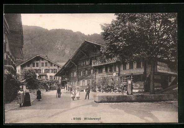 Cartoline postali: AK Wilderswyl, Platz mit Brunnen – Usato da Berlin venduto da bartko-reher