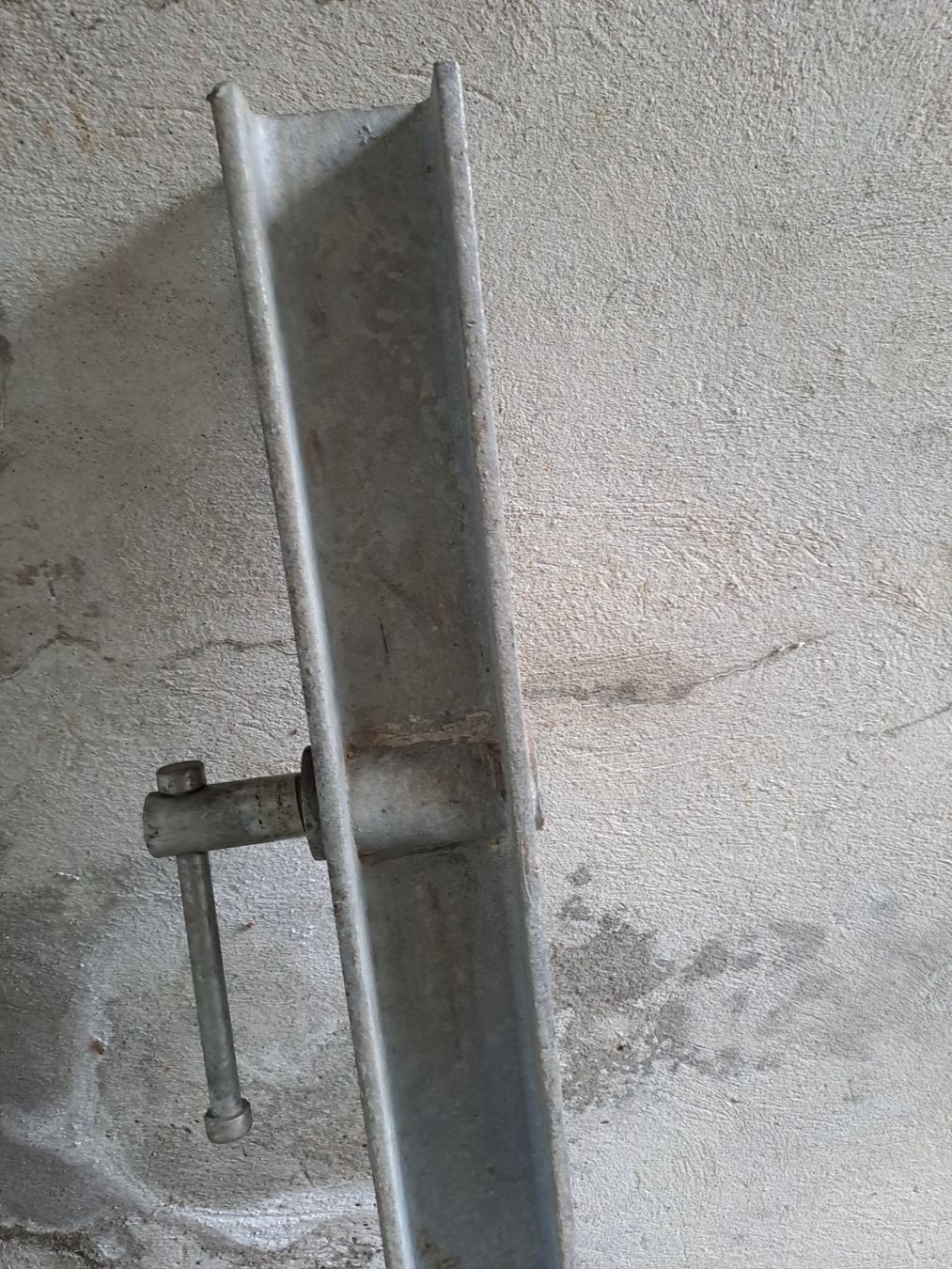 Porte: Absperrbalken für Bunkertüren – Usato da St.Gallen venduto da Infanteriewerk
