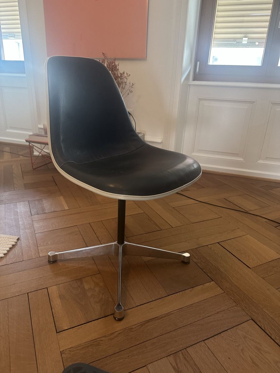 Vitra Sedie: Vitra Eames leather side chair - Einzelstück aus den 70er – Usato da Basel venduto da and__1 4