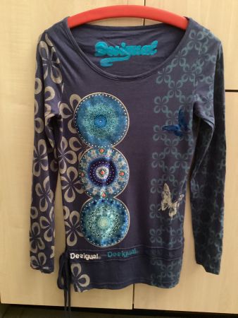 Desigual T-shirt manches longues taille M -Motifs élégant...