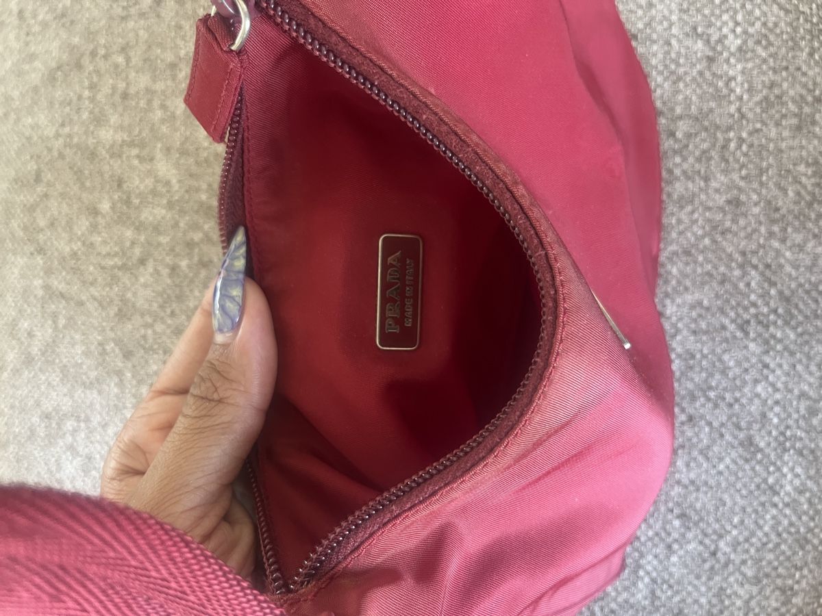 Prada Borse da donna: Prada Min Hobo Bag, Re-Edition 2000  – Usato da Basel venduto da noe_k52t 4