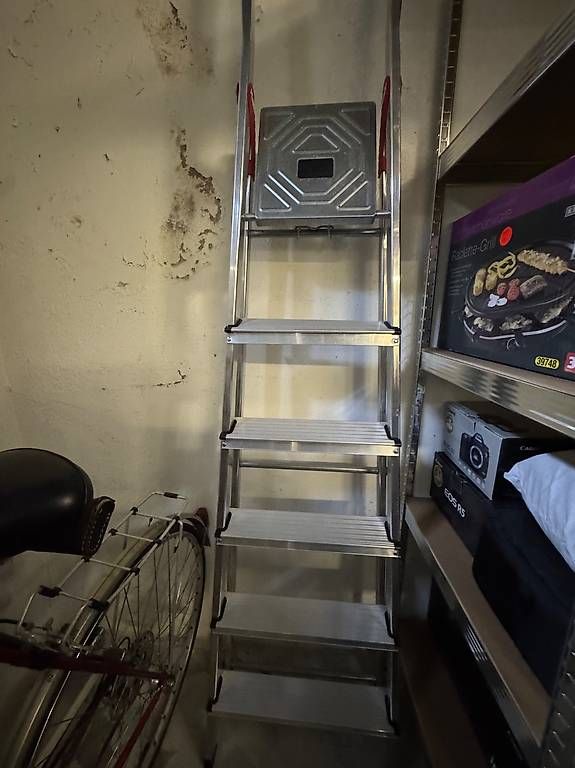 Echelles: Hailo Aluminium Folding Stepladder  5 Steps – D'occasion à Basel par Barbara_Gug