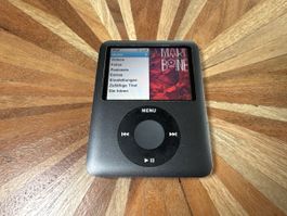 Neuer Akku! iPod nano 3 8GB Schwarz Space Grey mit Zubehör
