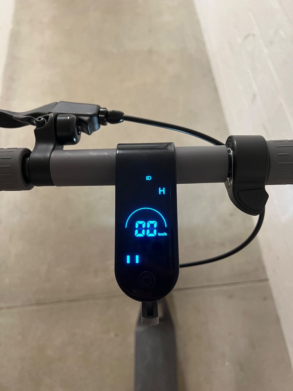 Veicoli elettrici: Elektrischer Tretroller Ocean Drive A9 – Usato da Glattbrugg venduto da noemi_96 2