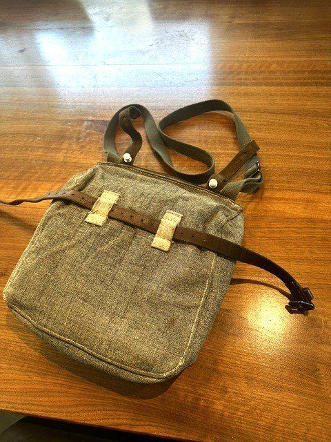 Schweizer Armee Taschen: MiLitäR TasChe – Gebraucht aus Winkel von zeho 3