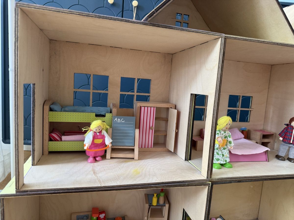 Case e mobili per bambole: Doppel-Puppenhaus mit Zubehör – Usato da Steinmaur venduto da kbraun01 5