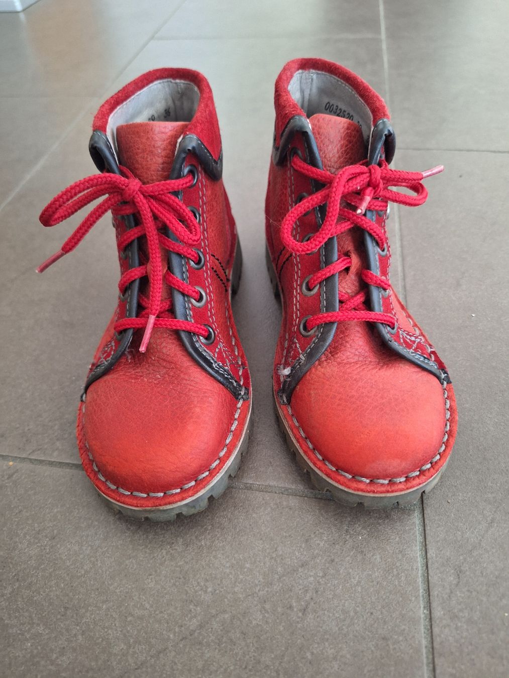 Scarpe per ragazze: Rote Lederschuhe Gr. 29, Herbst-Winterschuhe – Usato da Brugg AG venduto da ahauserd