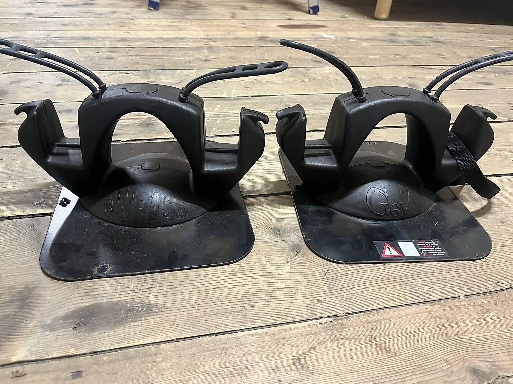 Supporti a parete: Skihalterung magnetisch – Usato da Glattfelden venduto da balzi89