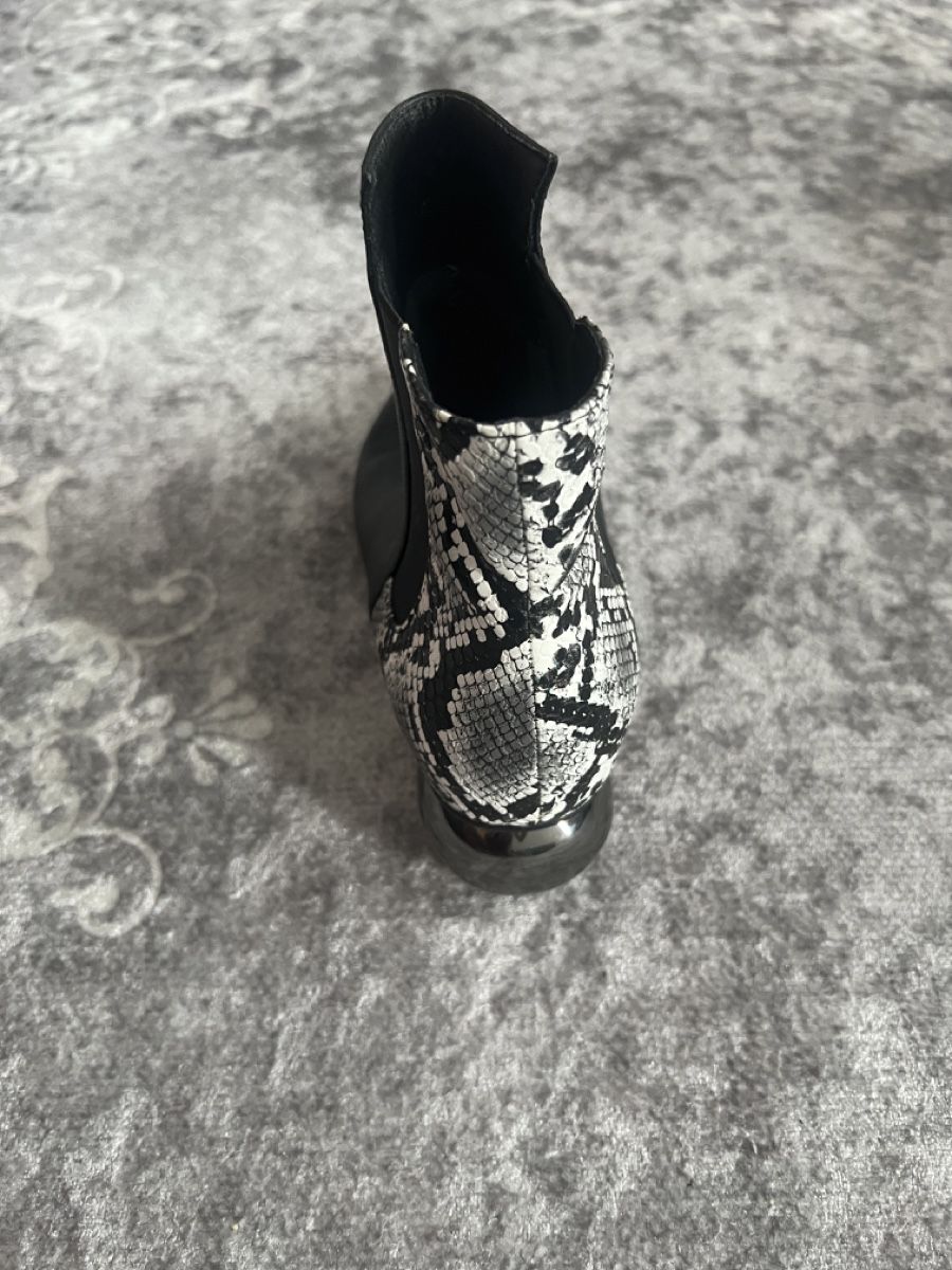 Damenschuhe: Stiefel – Gebraucht aus Baar von rom_j56y 2