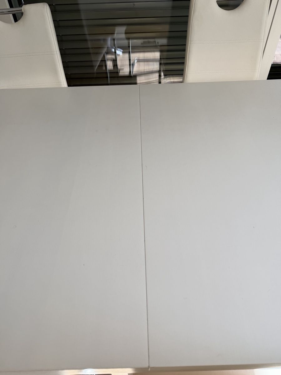 Ikea Set di tavolo e panche: Esstisch mit vier Stühlen weiss – Usato da Rotkreuz venduto da CrowdHype 5
