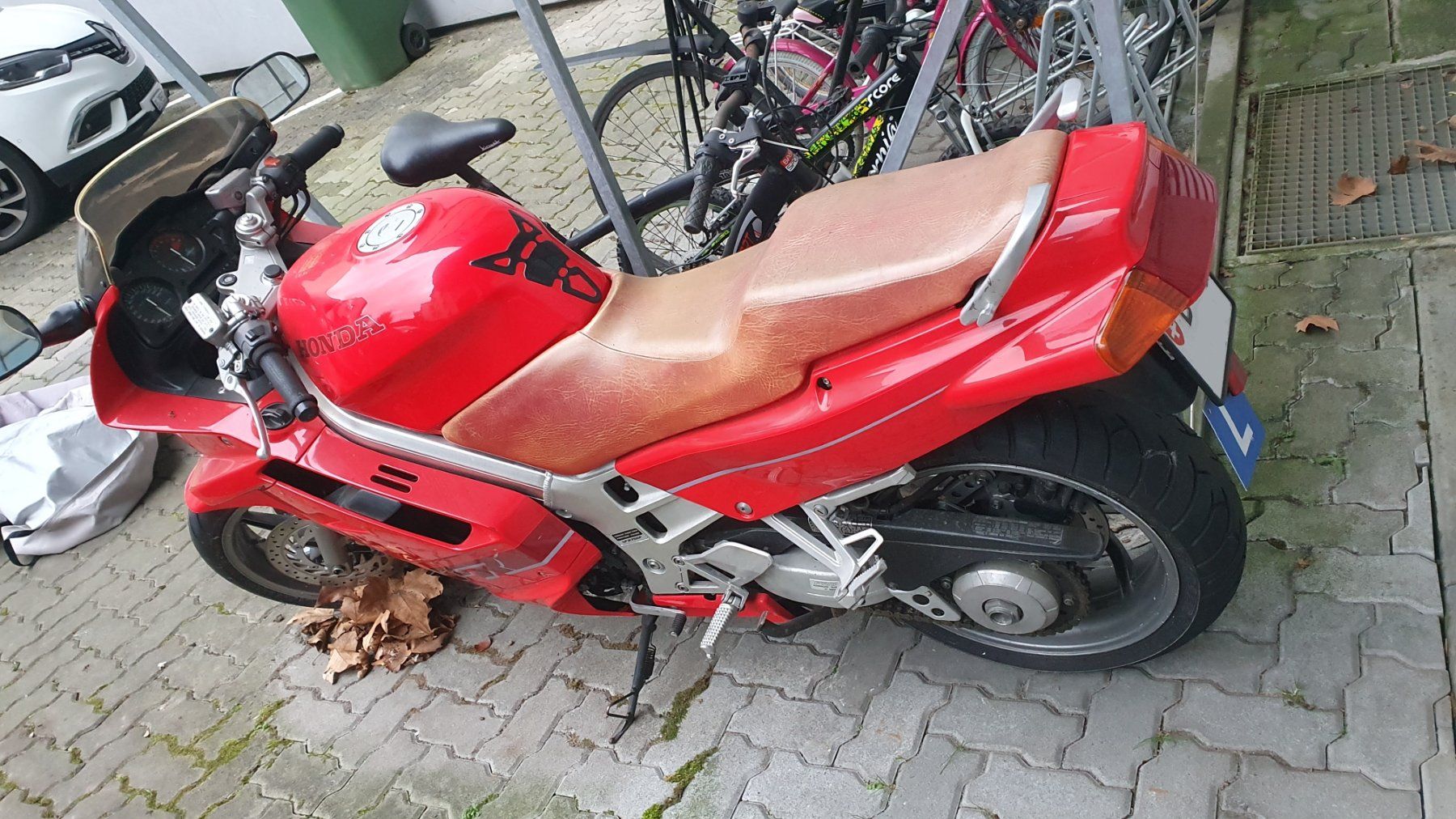 Honda Strada: Honda VFR 750 Rot – Usato da Basel venduto da Ringe1 1