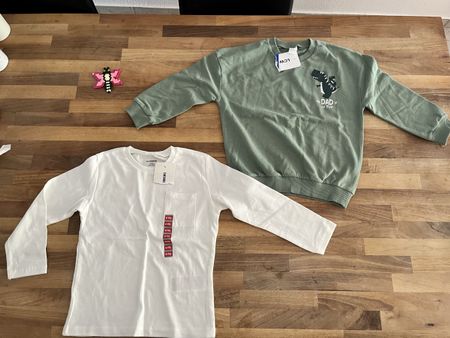 Ein neues Langarmshirt und ein neuer Pullover 